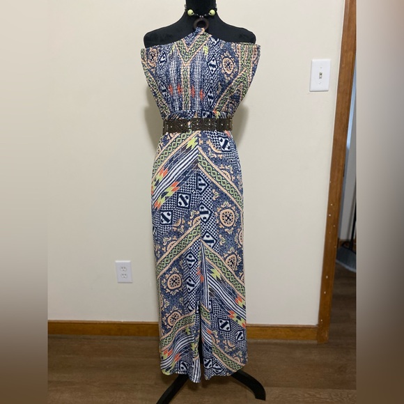 Super cute Boho look Aztec like print halter wide leg jump suit.  Size 2x - Picture 1 of 6